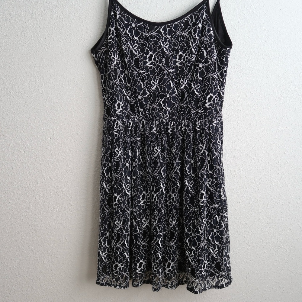 Vintage Y2K Black and White Floral Lace Spagetti Strap Mini Dress